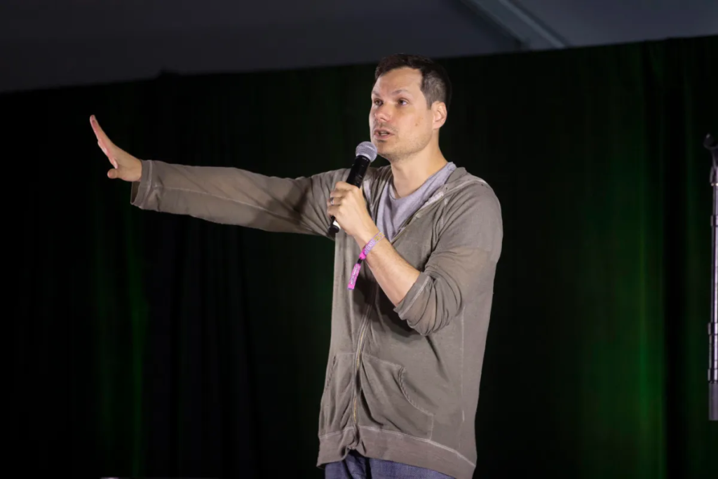 Mountain View, CA/USA: 6/24/17: Michael Ian Black performs standup comedy at ID10T Festival. He’s an American comedian, actor, writer, and director.

Deposit Photos User ID: 50806934